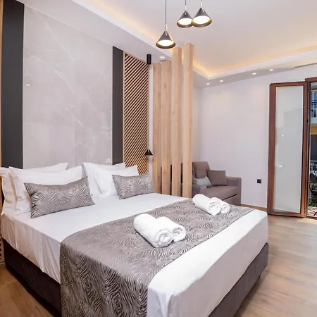 John & Mary Apartman