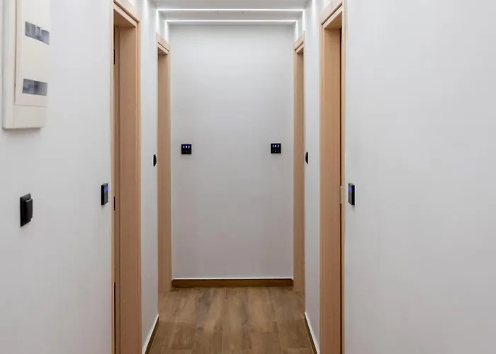 John & Mary Apartment *